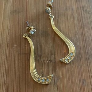 Vintage gold tone rhinestone earrings
